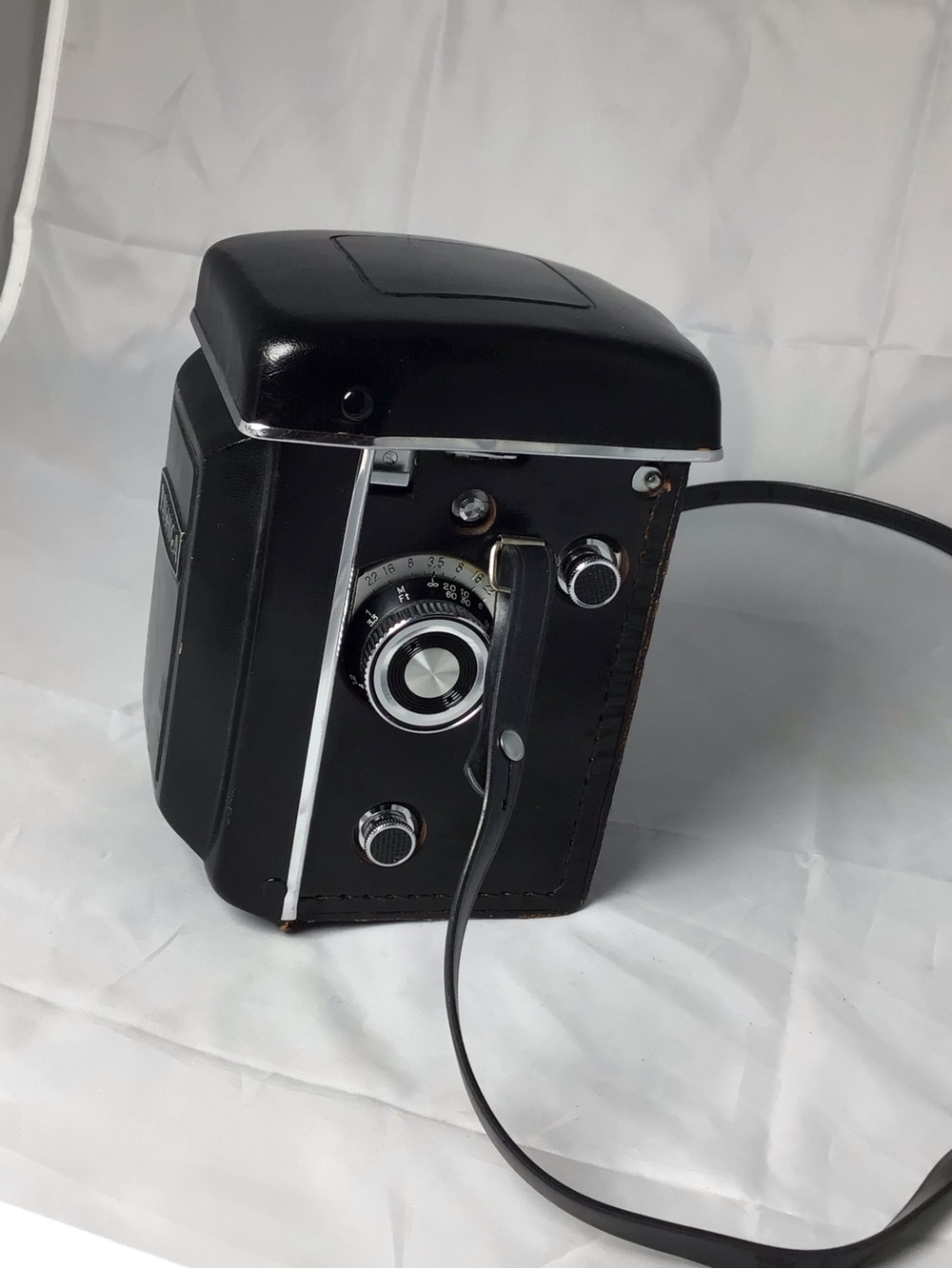 Yashica Twin-Lens Reflex Camera in Black and Silver - Picture 2 of 5